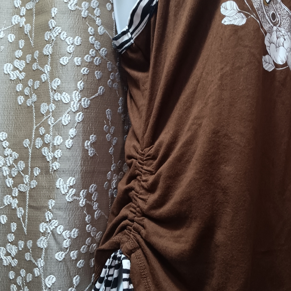 No Boundaries Brown Tank Top with Lucky Horseshoe - Picture 3 of 4
